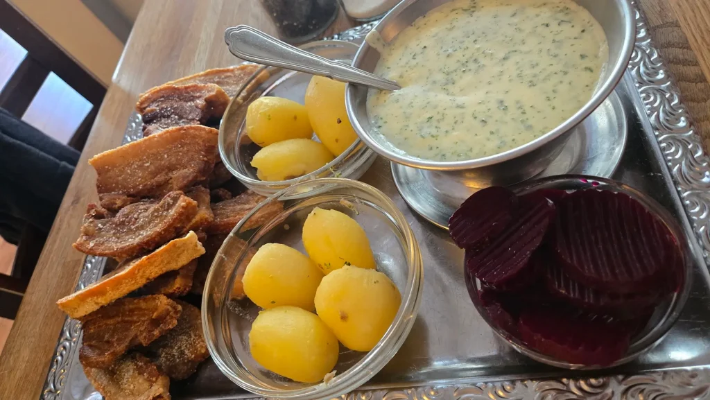 Serveringen hos Floras Café & Steakhouse